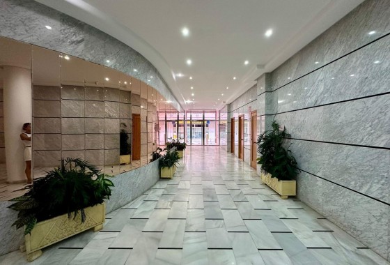 Resale - Apartment / flat - Torrevieja - Estacion de autobuses