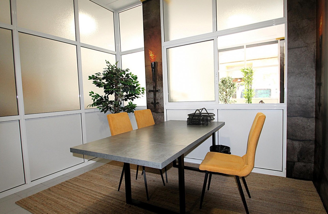 Reventa - Comercial - Torrevieja - Las Piscinas Naturales