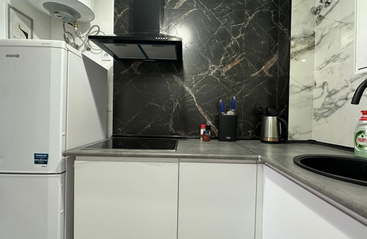 Resale - Apartment / flat - Torrevieja - torrevieja