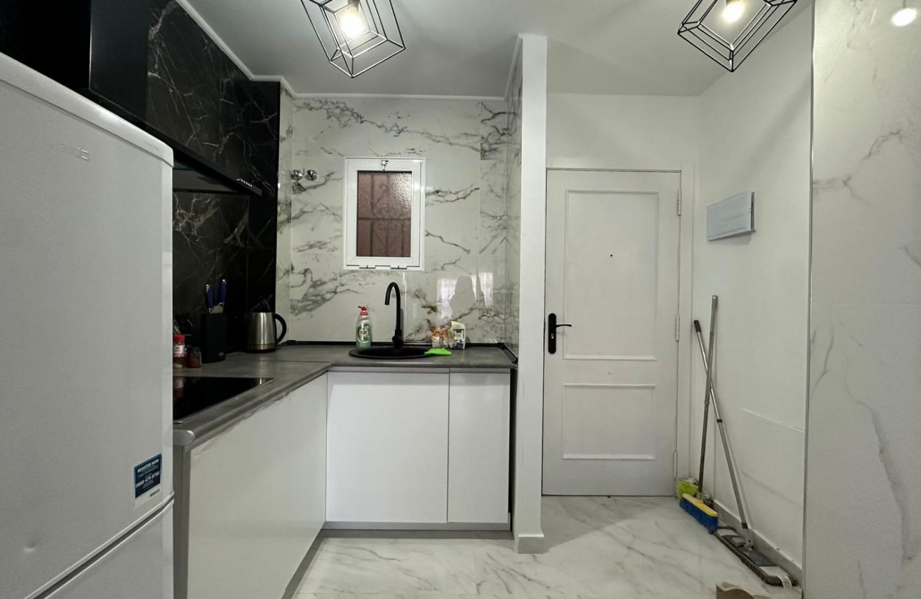 Resale - Apartment / flat - Torrevieja - torrevieja