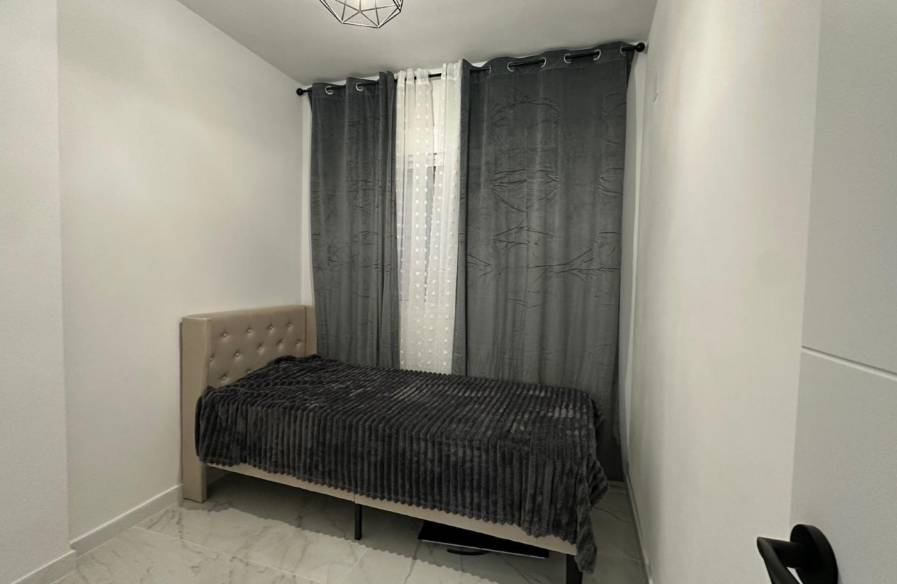 Resale - Apartment / flat - Torrevieja - torrevieja