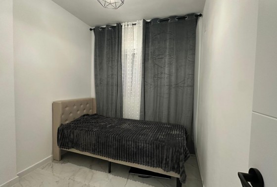 Resale - Apartment / flat - Torrevieja - torrevieja