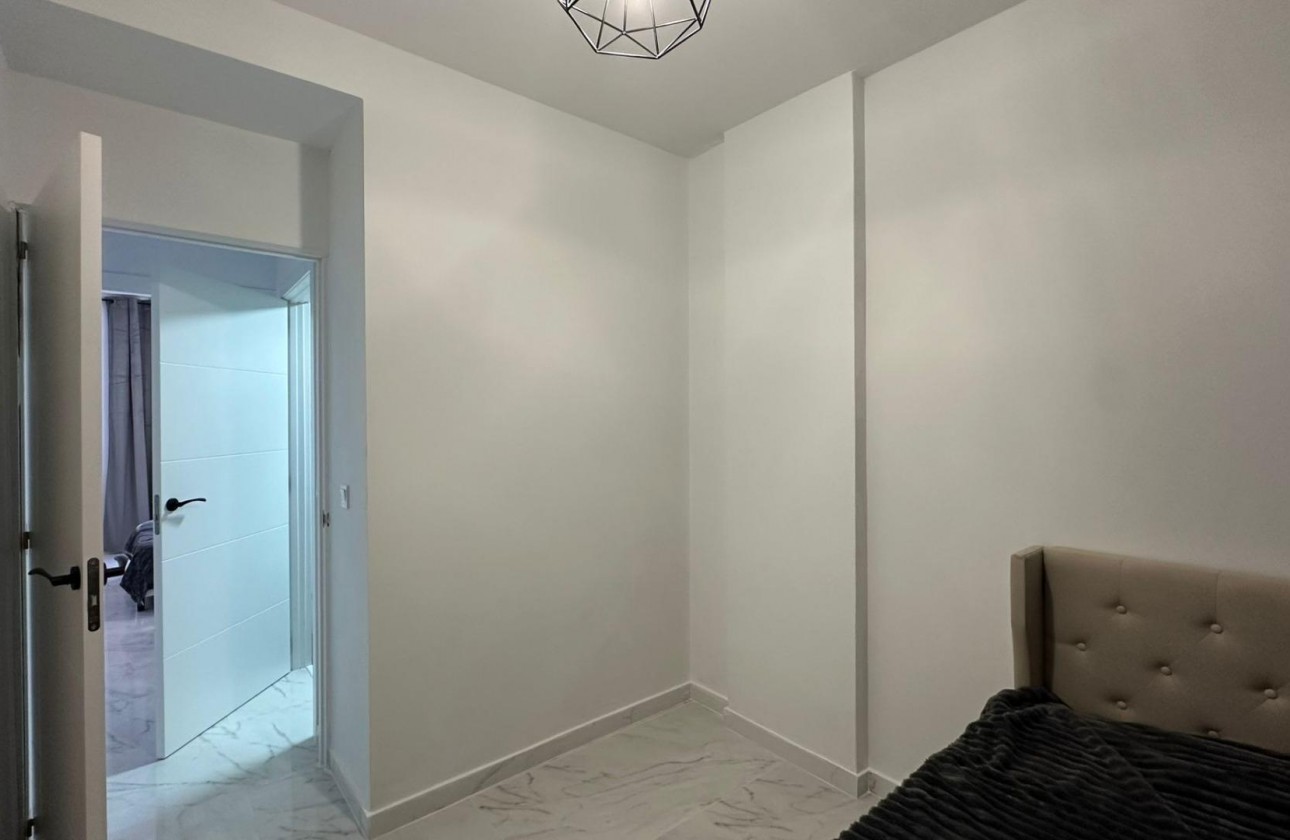 Resale - Apartment / flat - Torrevieja - torrevieja