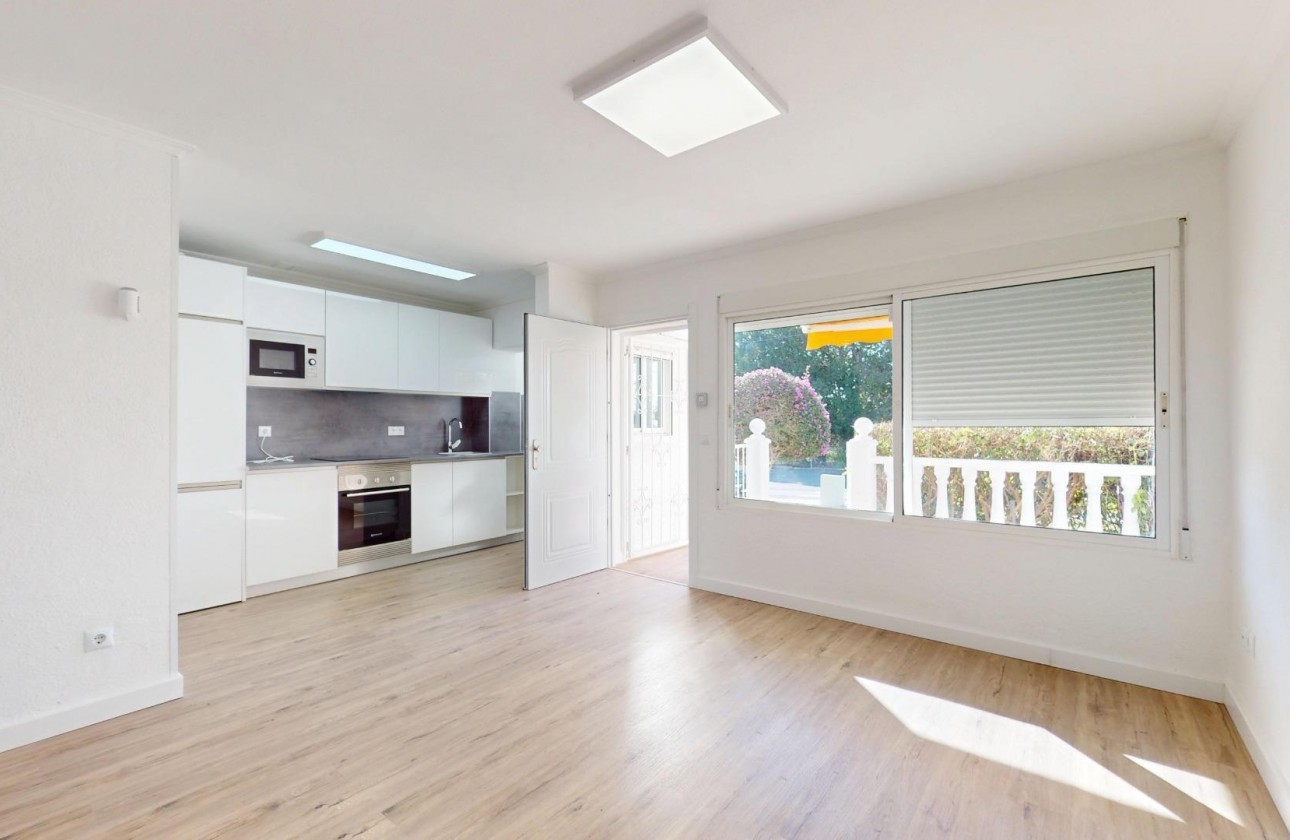 Resale - Bungalow - Orihuela Costa - Villamartín