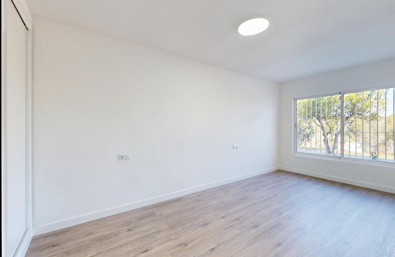 Resale - Bungalow - Orihuela Costa - Villamartín