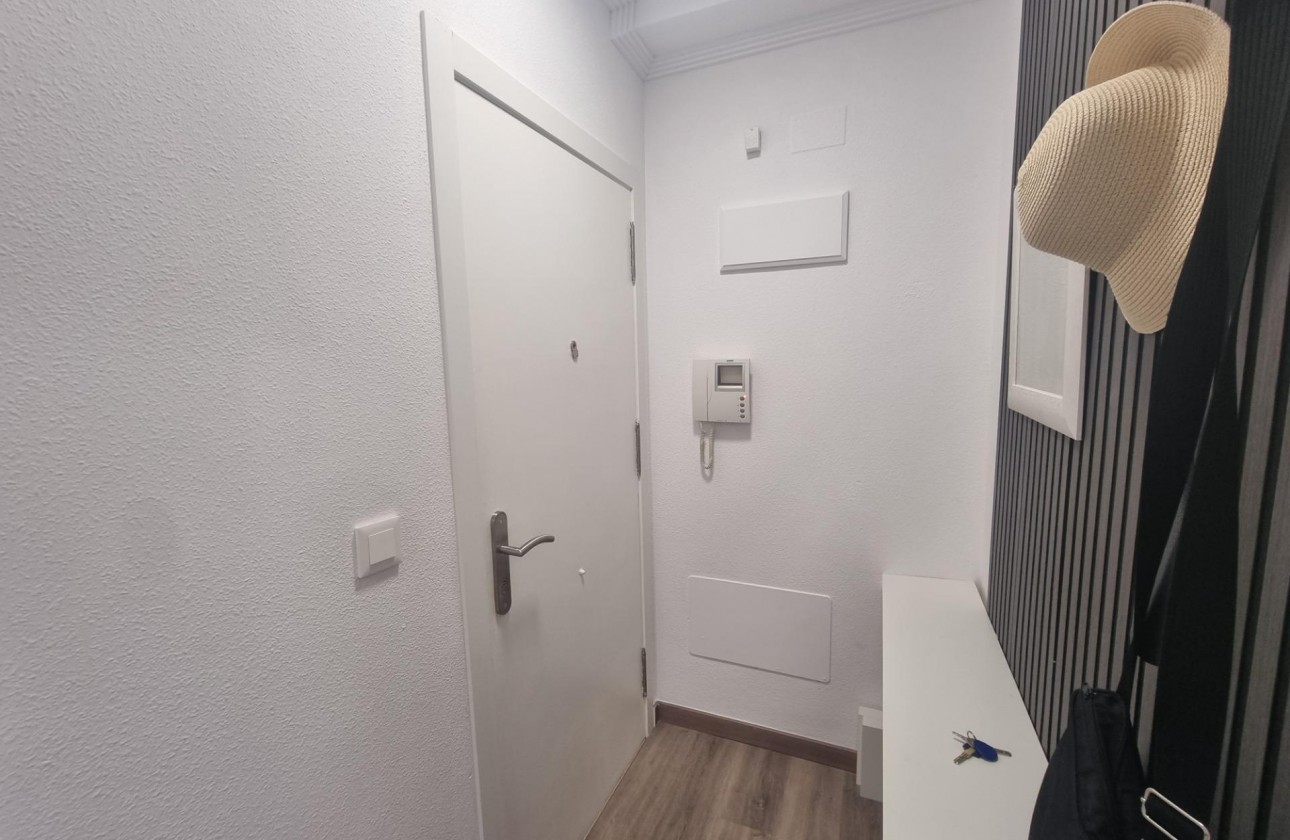 Reventa - Apartamento / piso - Torrevieja - Estacion de autobuses