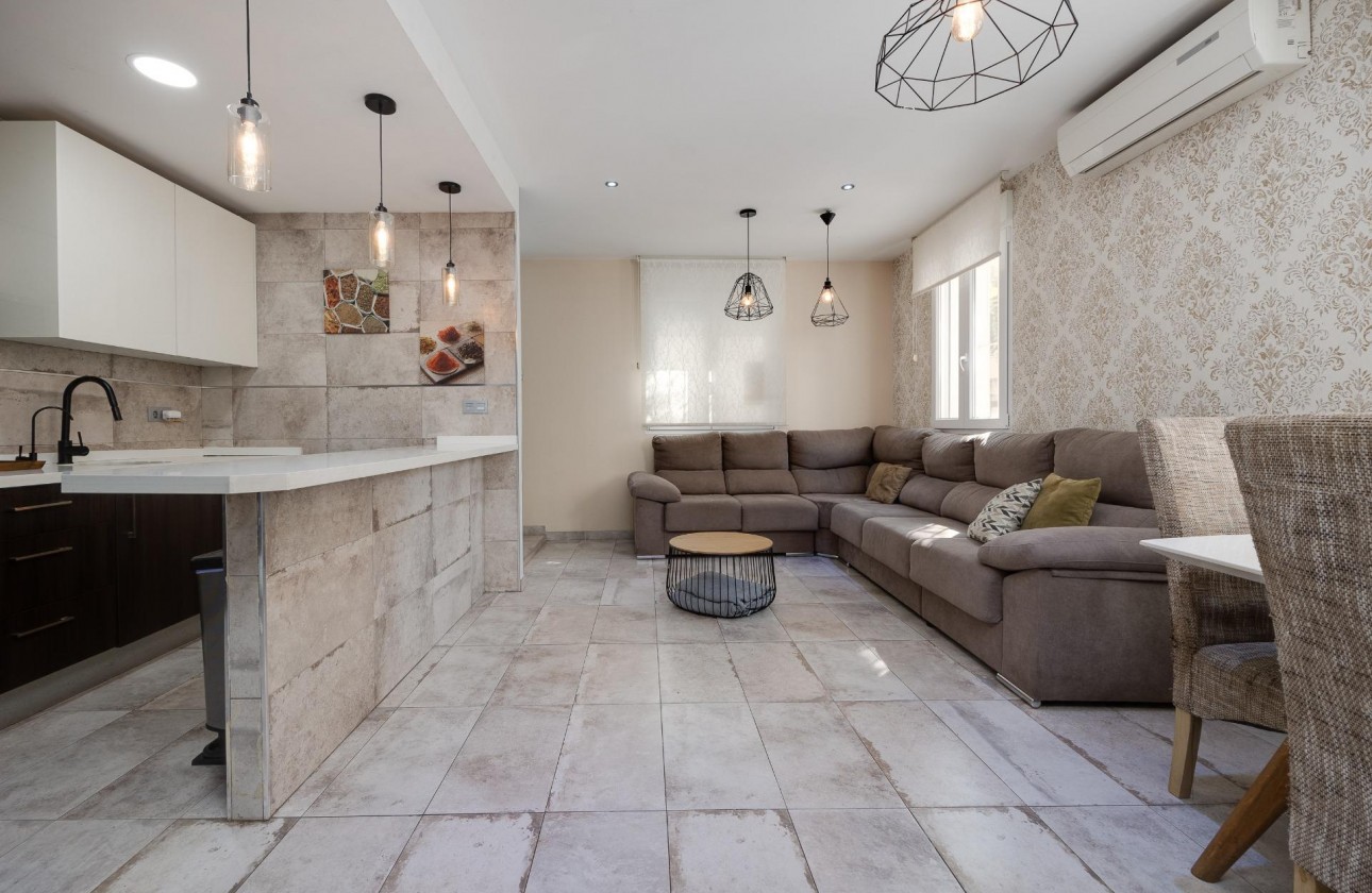 Resale - Villa - Torrevieja - Centro