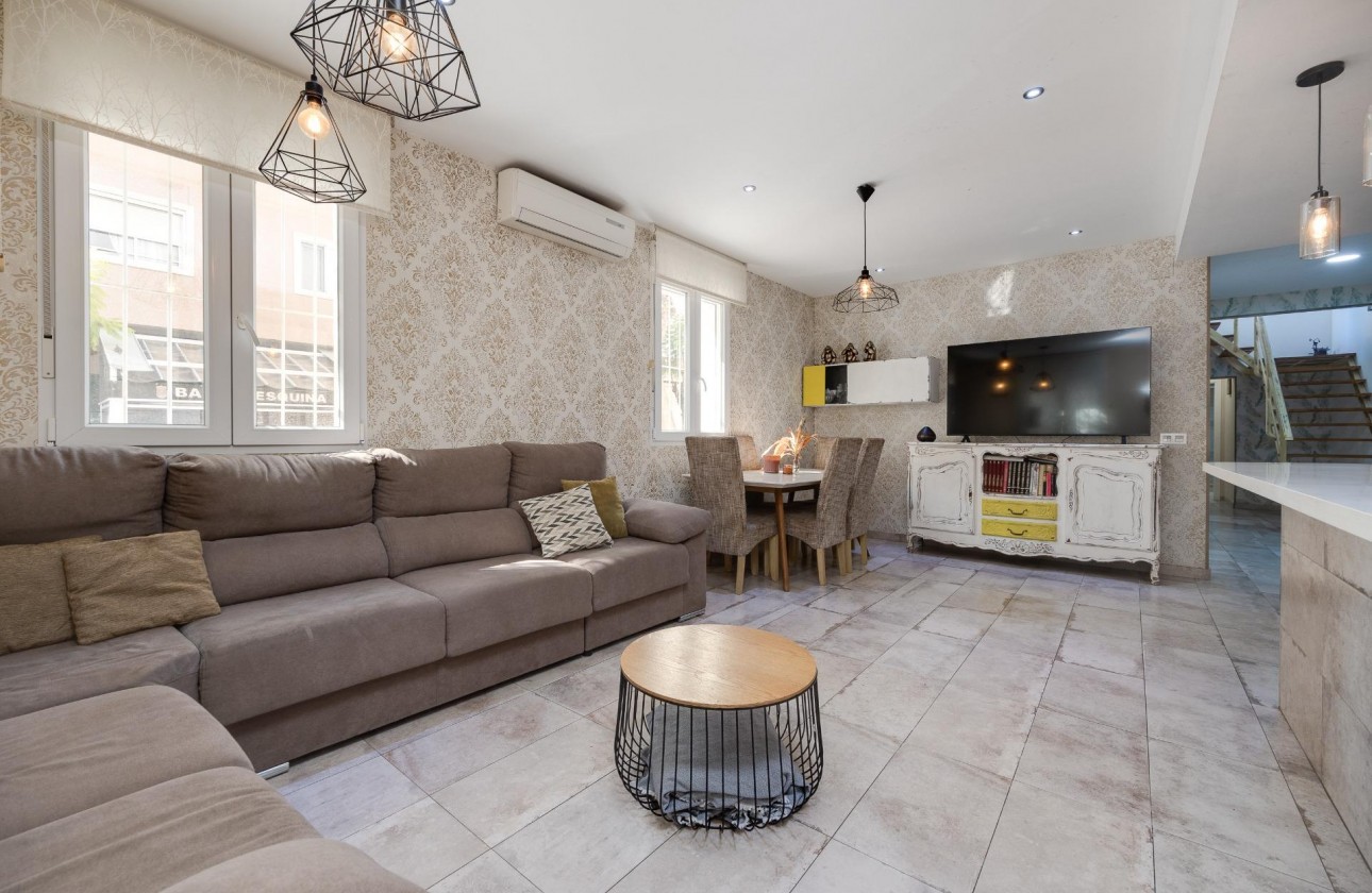 Resale - Villa - Torrevieja - Centro