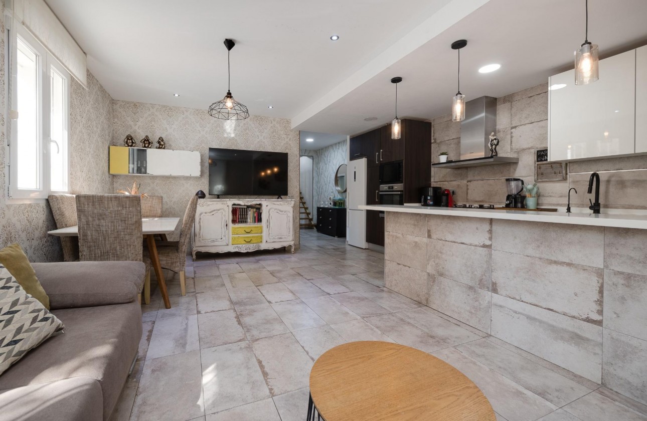 Resale - Villa - Torrevieja - Centro