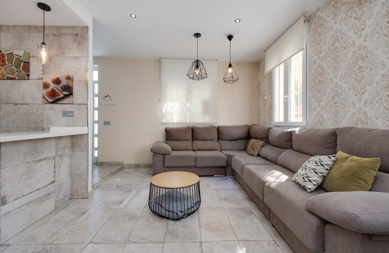 Resale - Villa - Torrevieja - Centro