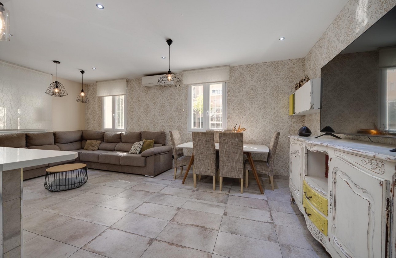 Resale - Villa - Torrevieja - Centro
