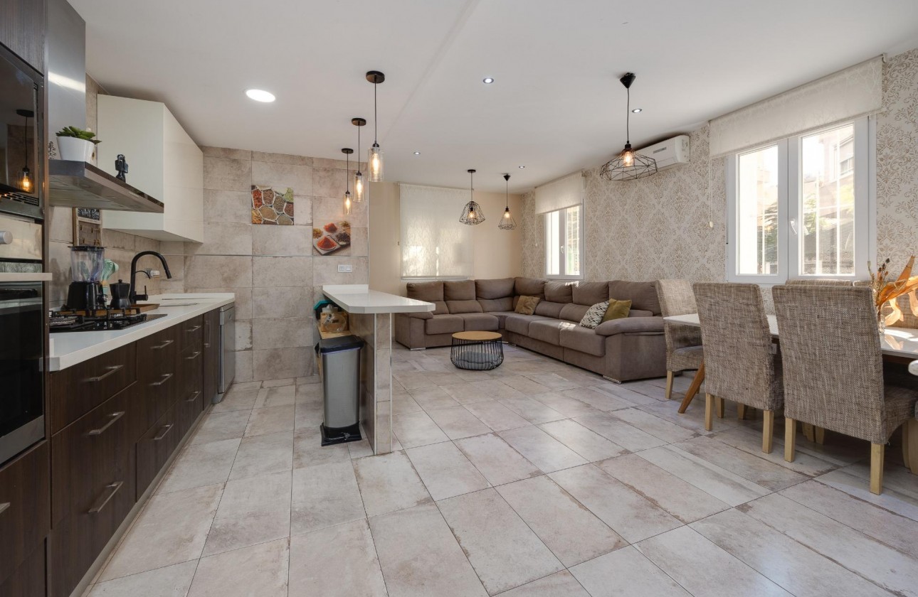 Resale - Villa - Torrevieja - Centro