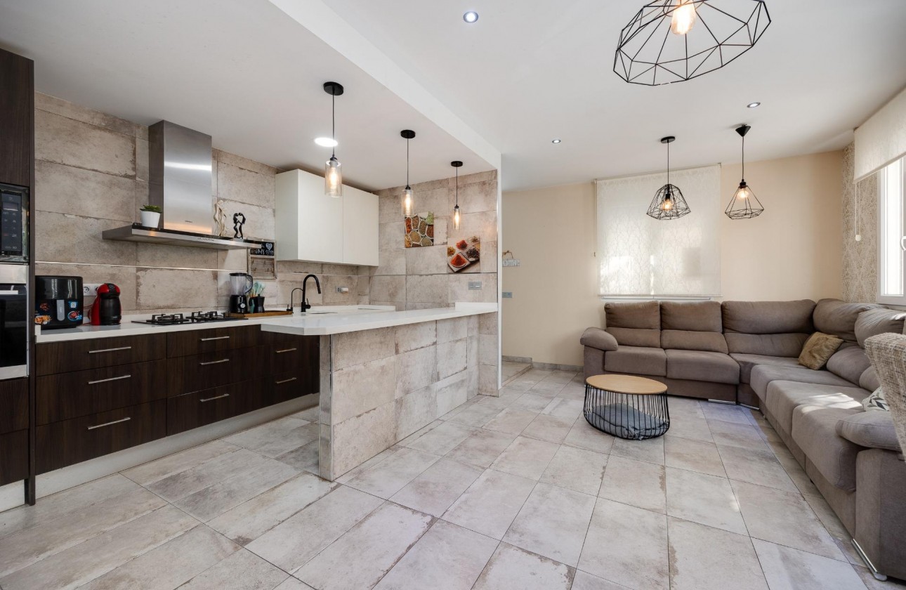 Resale - Villa - Torrevieja - Centro