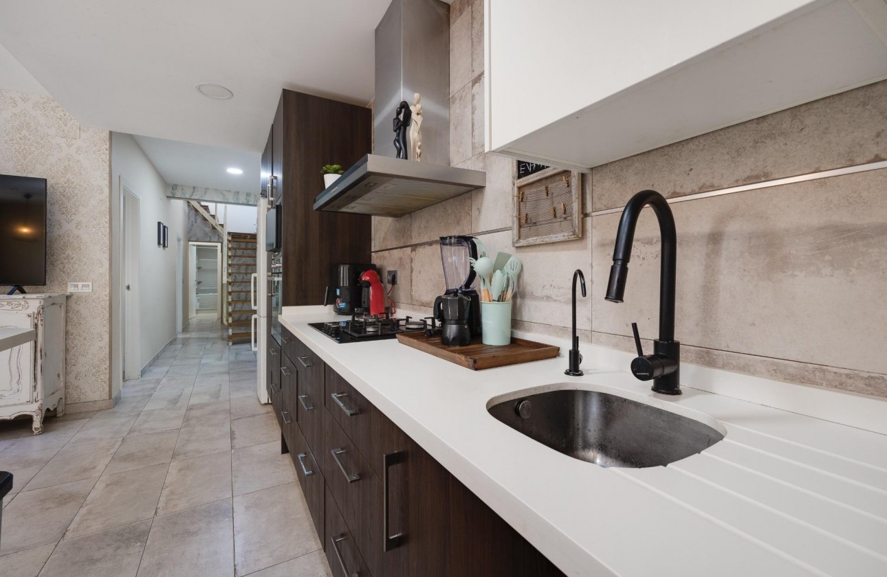 Resale - Villa - Torrevieja - Centro