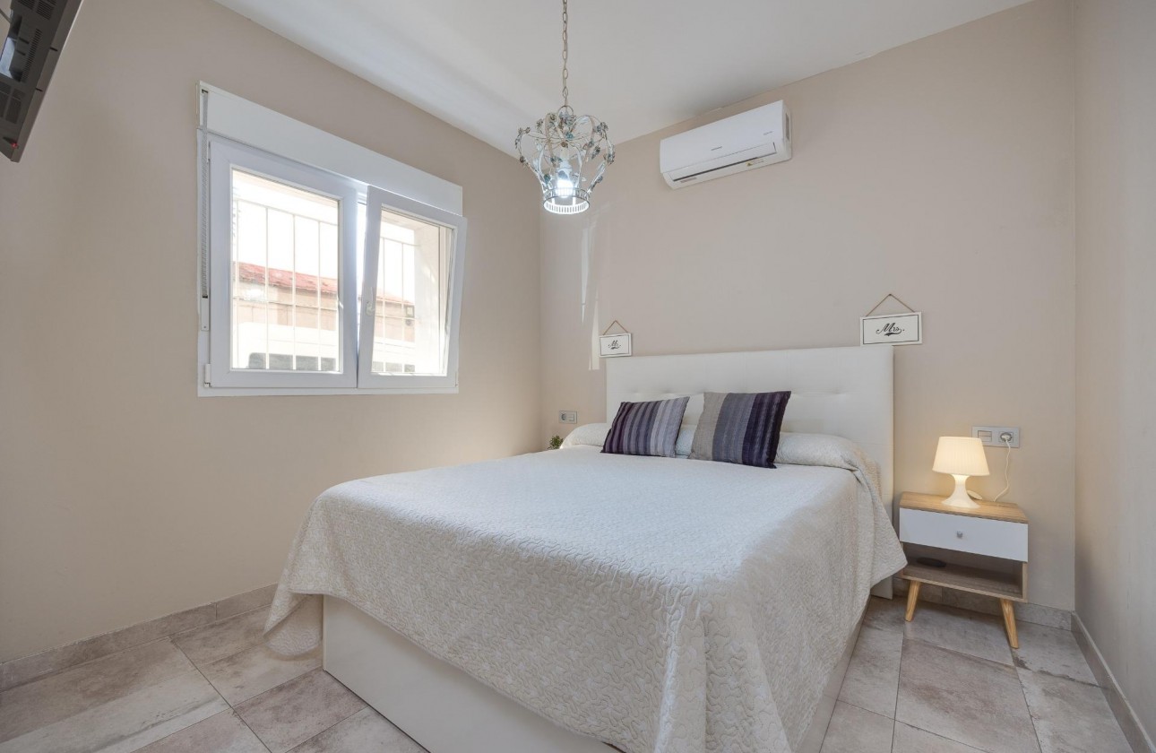 Resale - Villa - Torrevieja - Centro