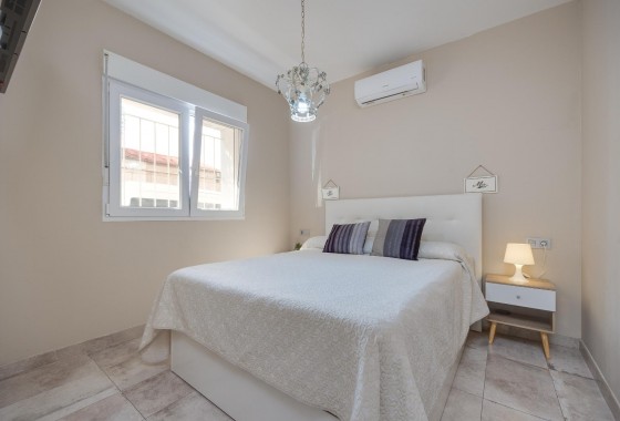 Resale - Villa - Torrevieja - Centro