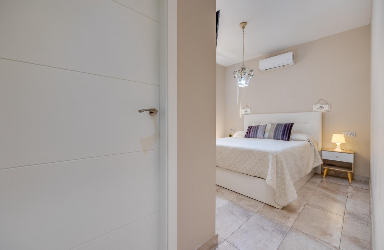 Resale - Villa - Torrevieja - Centro