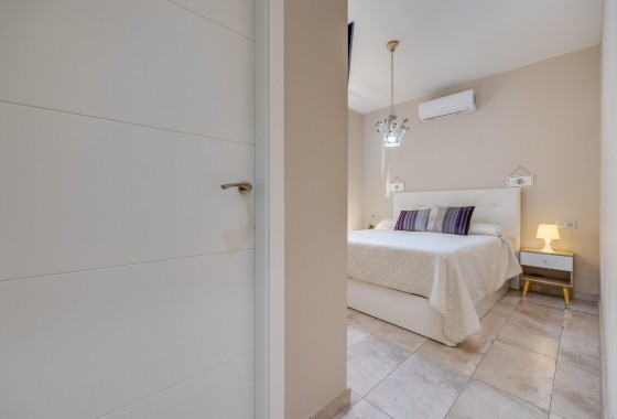 Resale - Villa - Torrevieja - Centro
