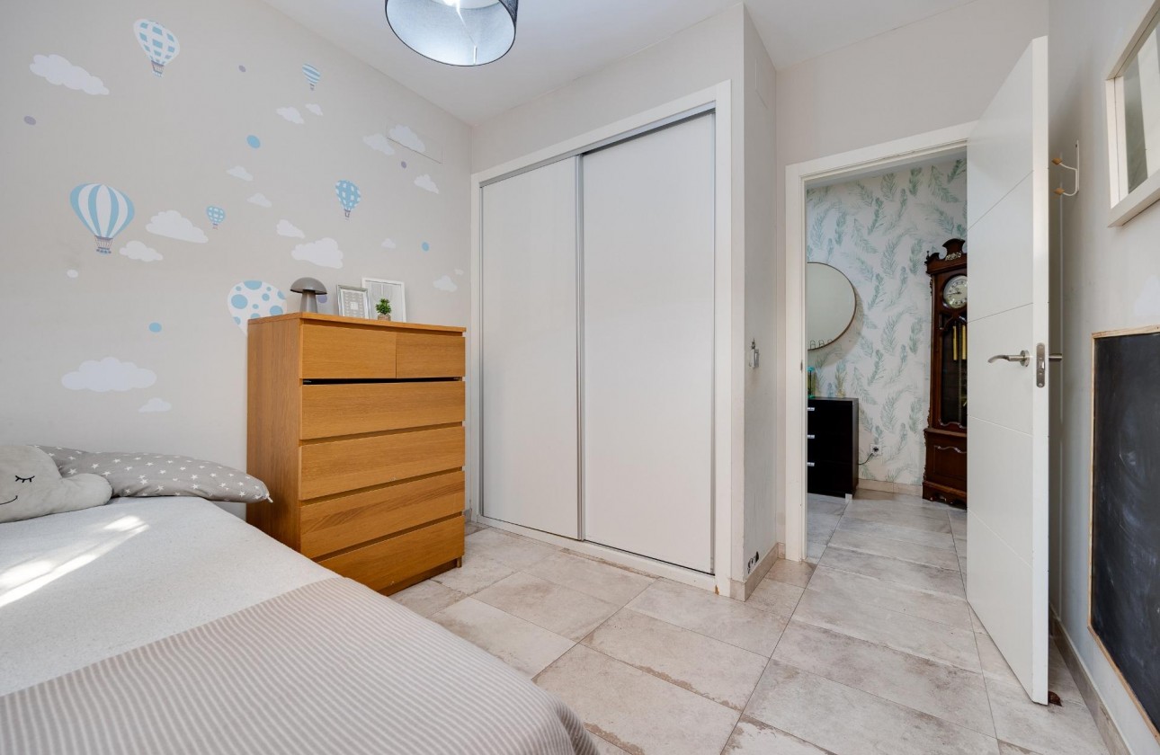 Resale - Villa - Torrevieja - Centro