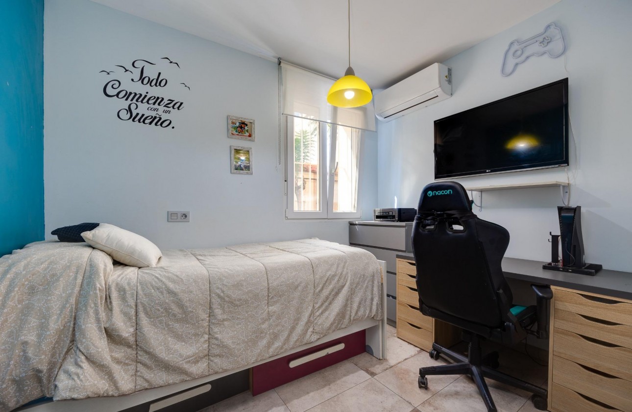 Resale - Villa - Torrevieja - Centro