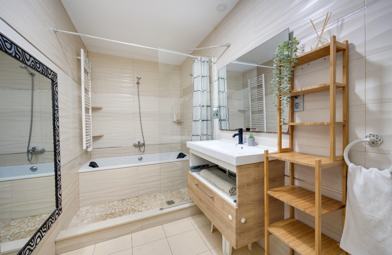 Resale - Villa - Torrevieja - Centro