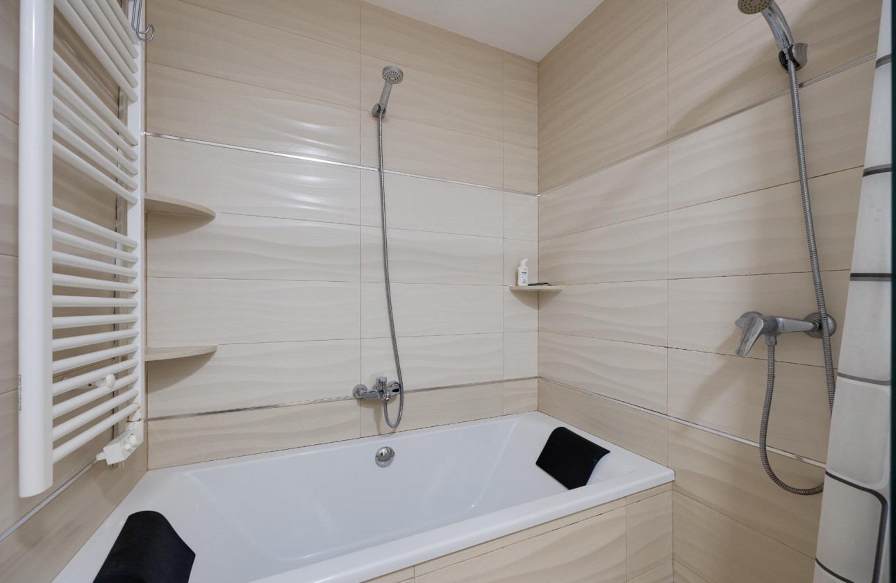 Resale - Villa - Torrevieja - Centro