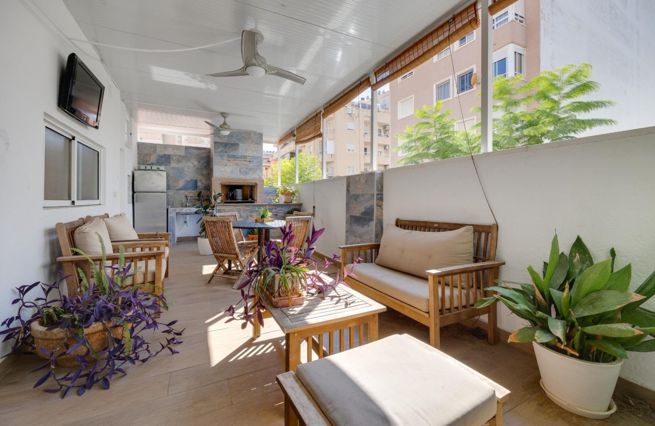 Resale - Villa - Torrevieja - Centro