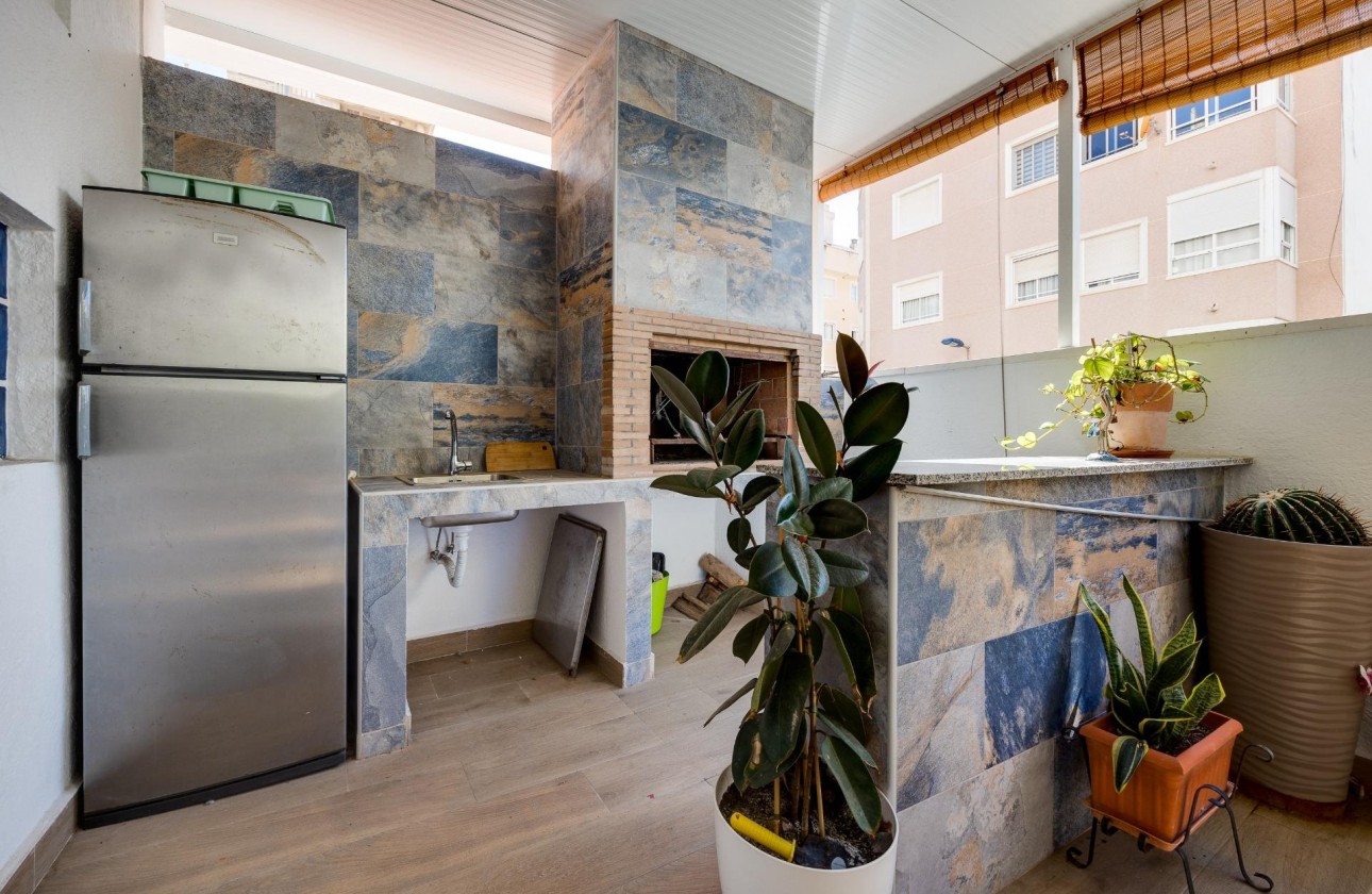 Resale - Villa - Torrevieja - Centro