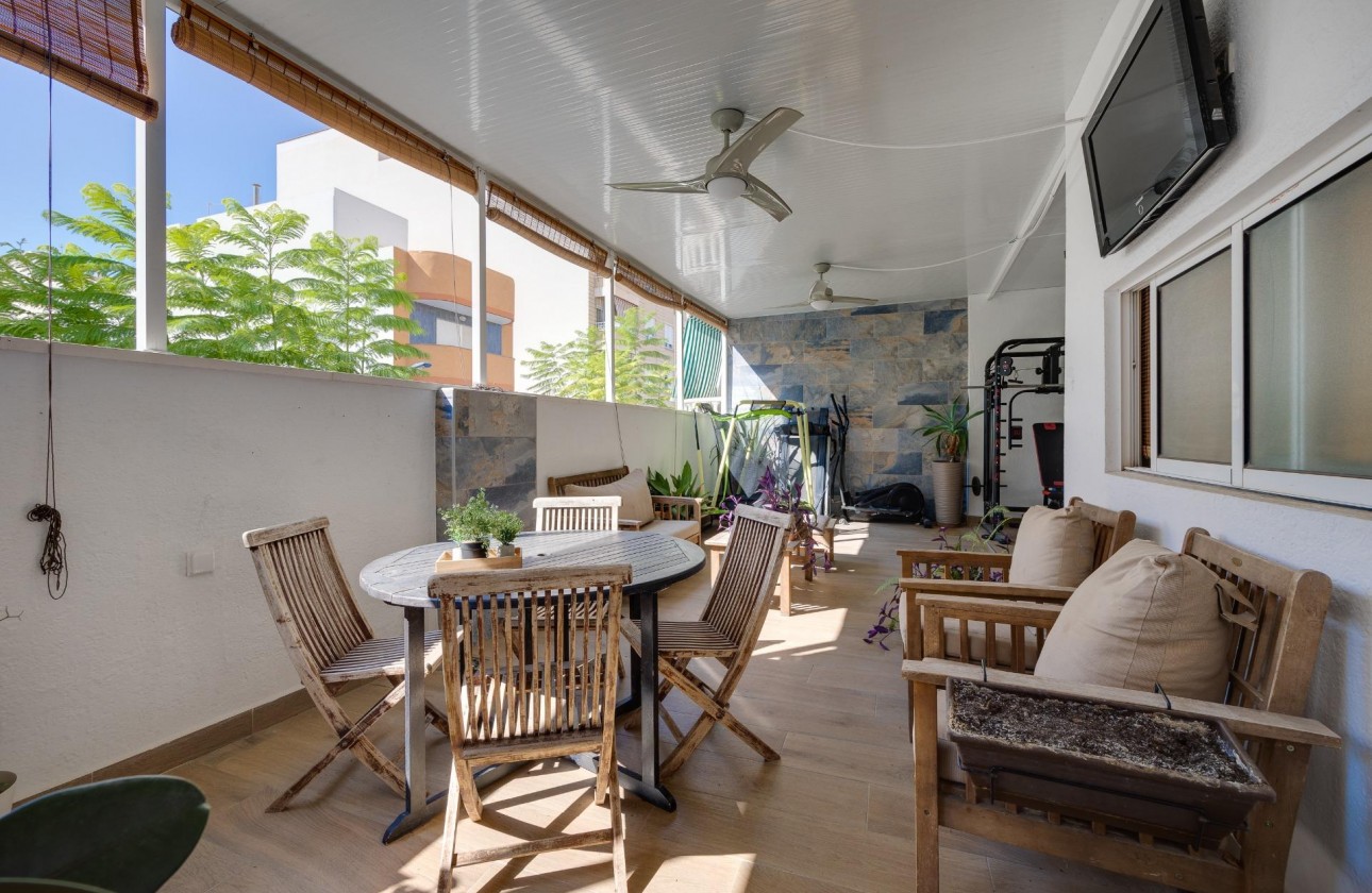 Resale - Villa - Torrevieja - Centro
