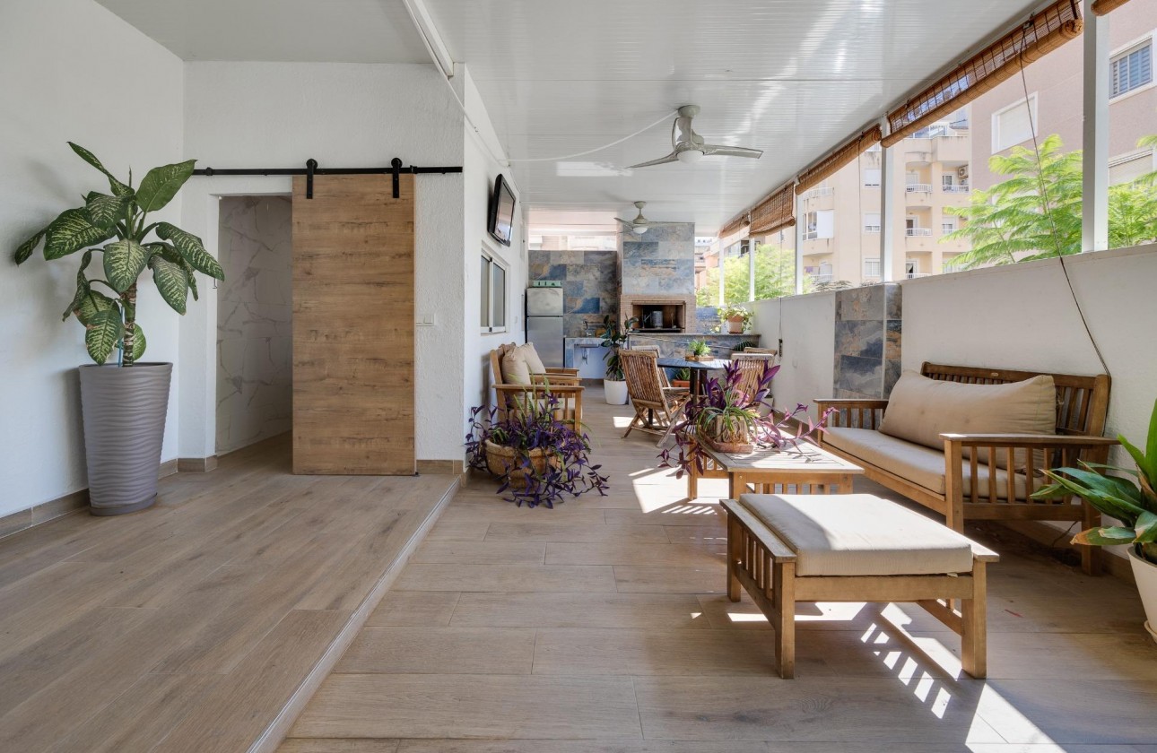 Resale - Villa - Torrevieja - Centro