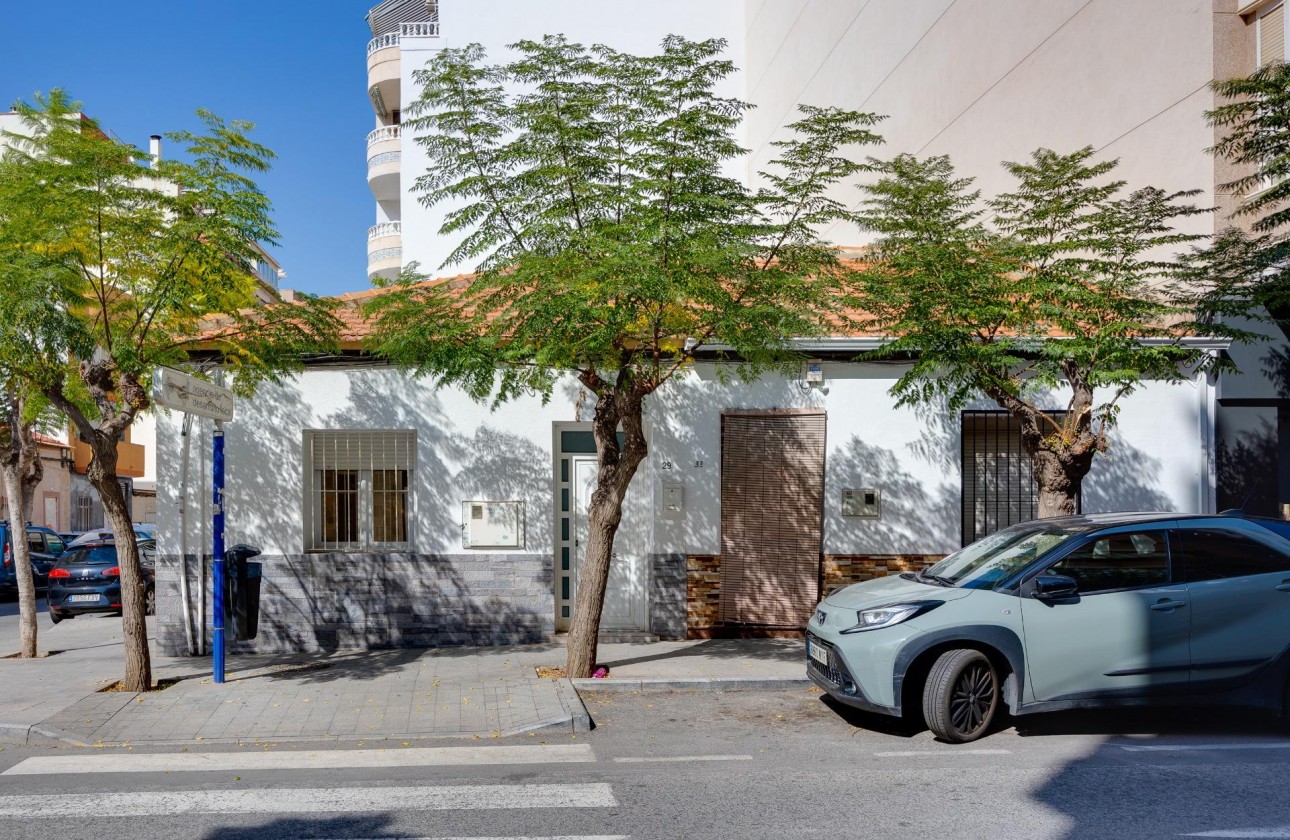Resale - Villa - Torrevieja - Centro