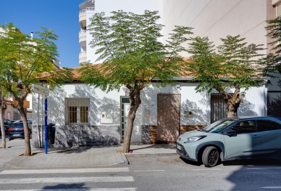 Resale - Villa - Torrevieja - Centro