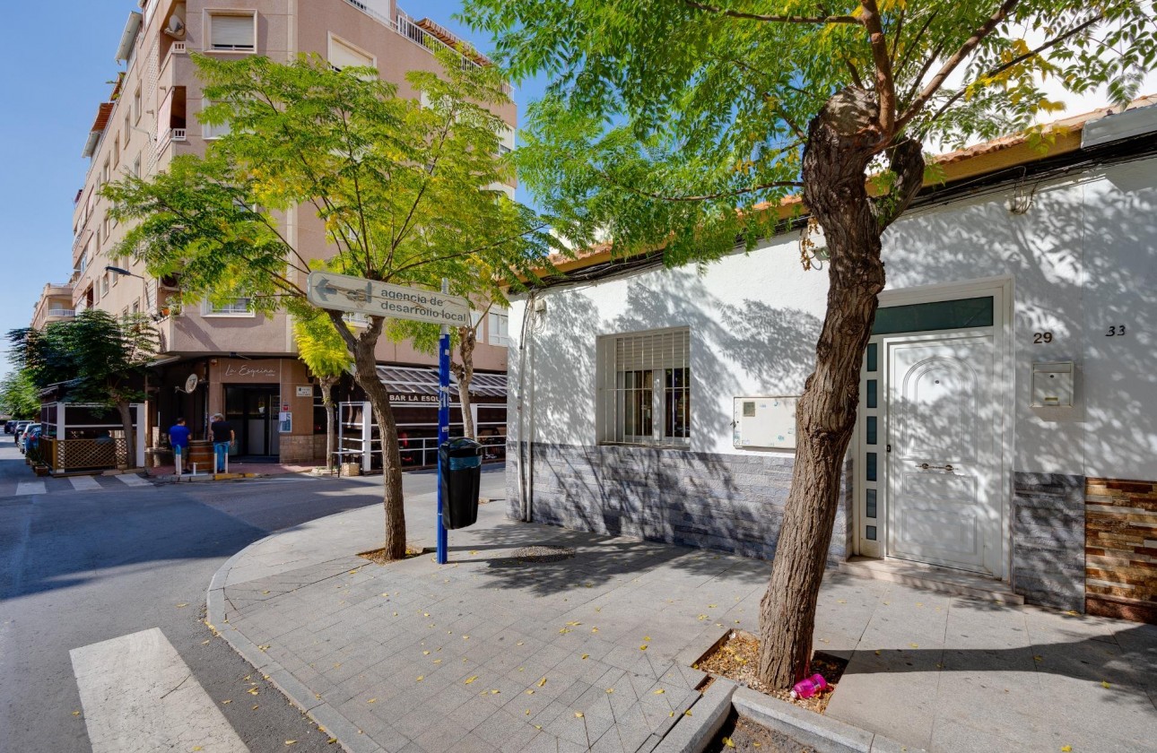 Resale - Villa - Torrevieja - Centro