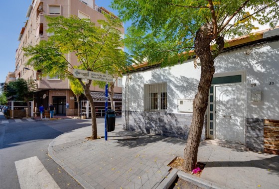 Resale - Villa - Torrevieja - Centro