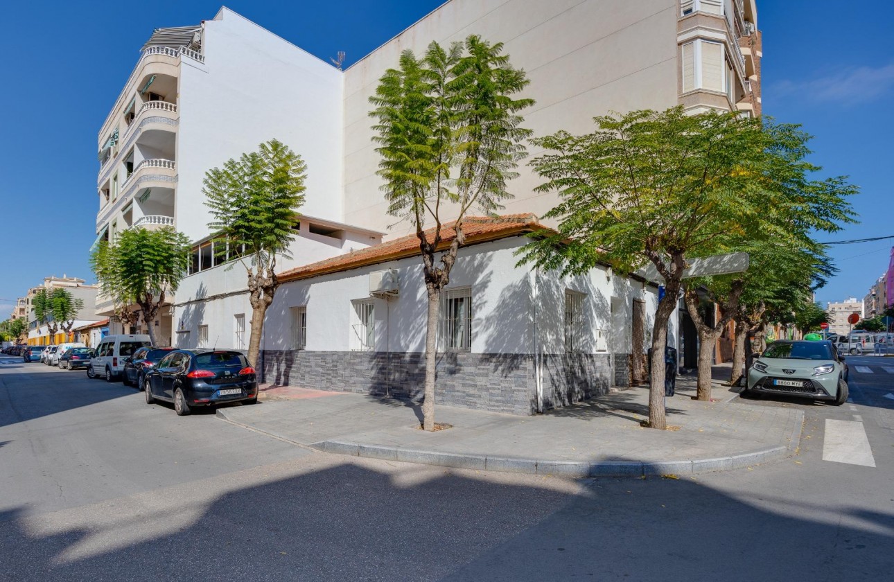 Resale - Villa - Torrevieja - Centro