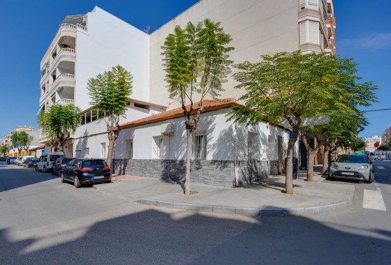 Resale - Villa - Torrevieja - Centro