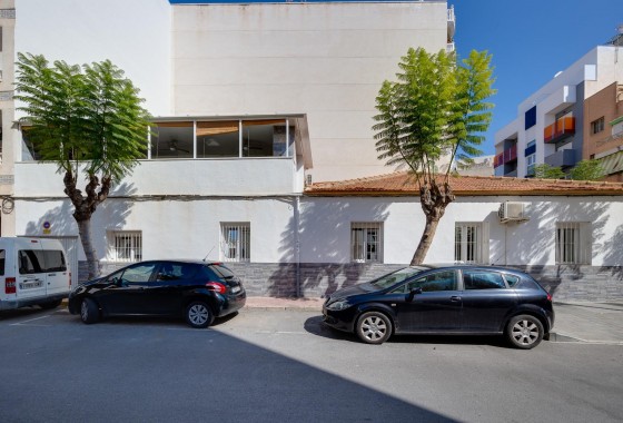 Resale - Villa - Torrevieja - Centro
