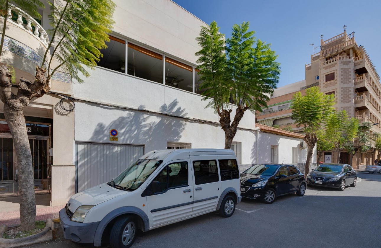Resale - Villa - Torrevieja - Centro
