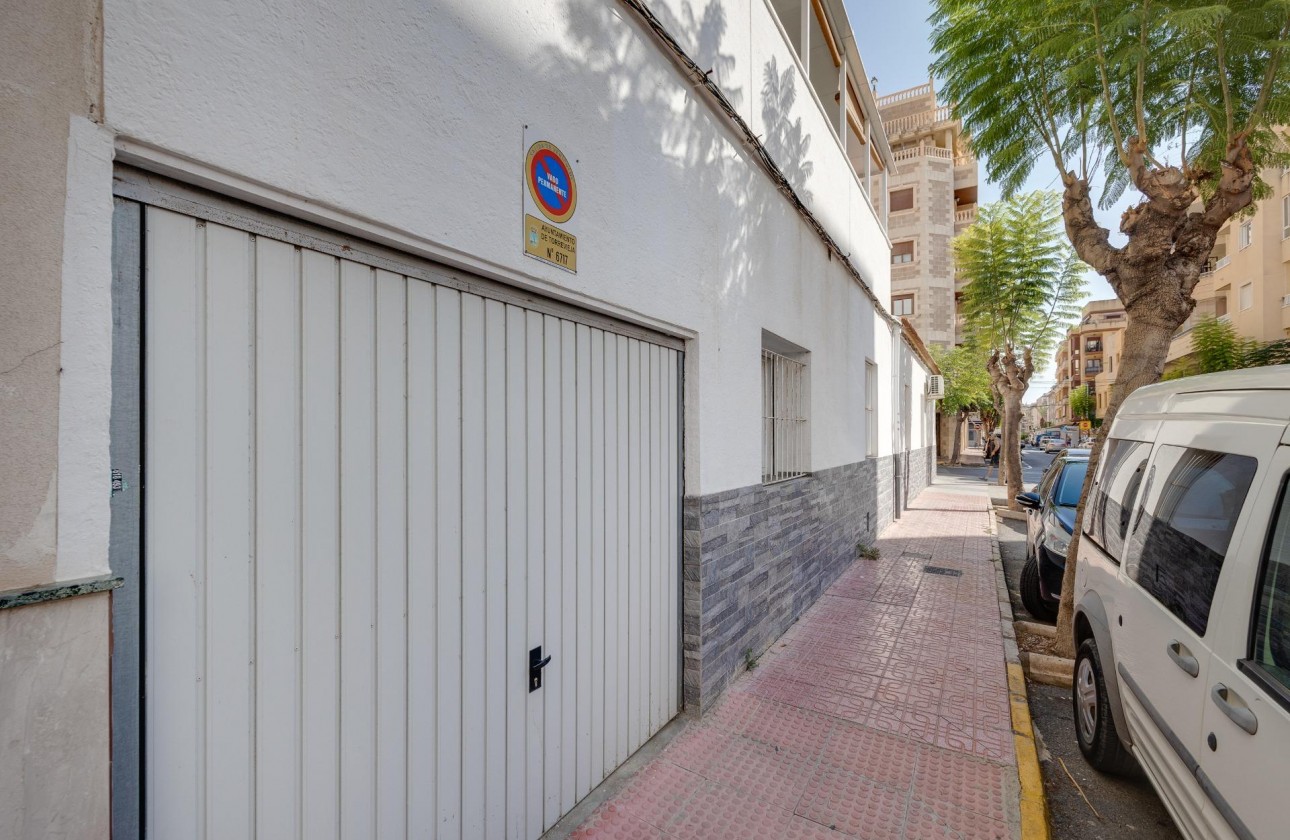 Resale - Villa - Torrevieja - Centro