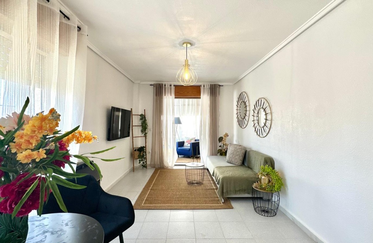 Resale - Apartment / flat - Torrevieja - La Siesta - El Salado - Torreta