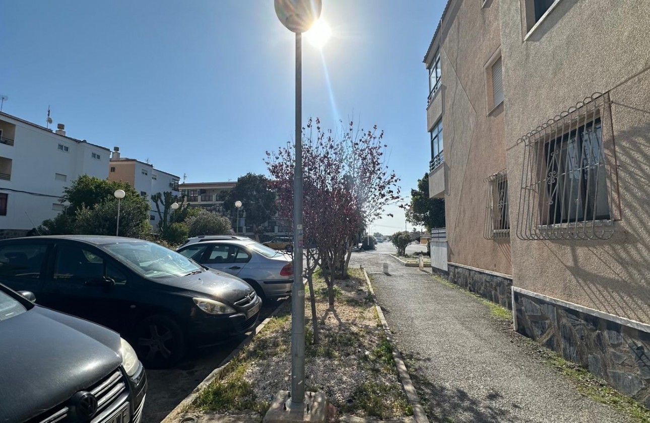 Resale - Apartment / flat - Torrevieja - La Siesta - El Salado - Torreta