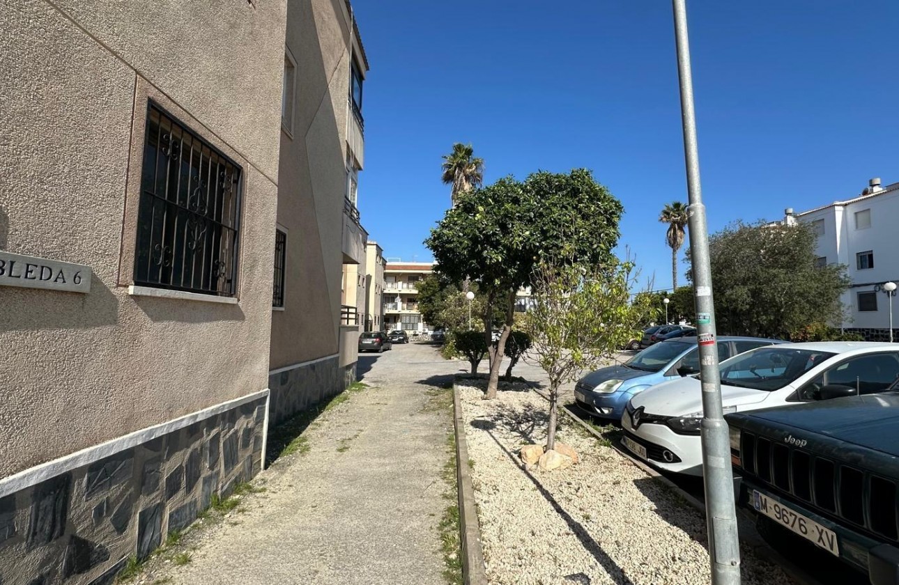 Resale - Apartment / flat - Torrevieja - La Siesta - El Salado - Torreta