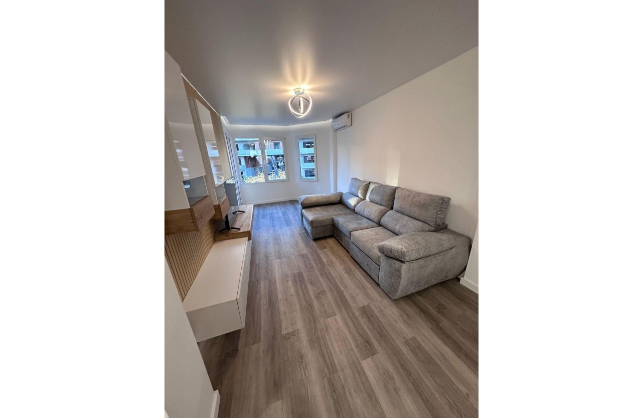 Resale - Apartment / flat - Torrevieja - Estacion de autobuses