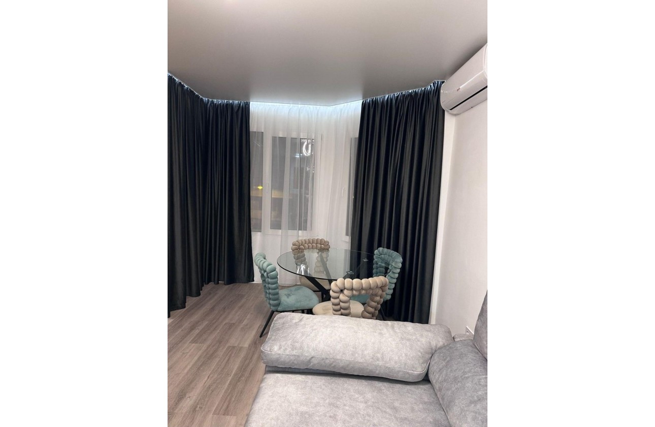 Resale - Apartment / flat - Torrevieja - Estacion de autobuses