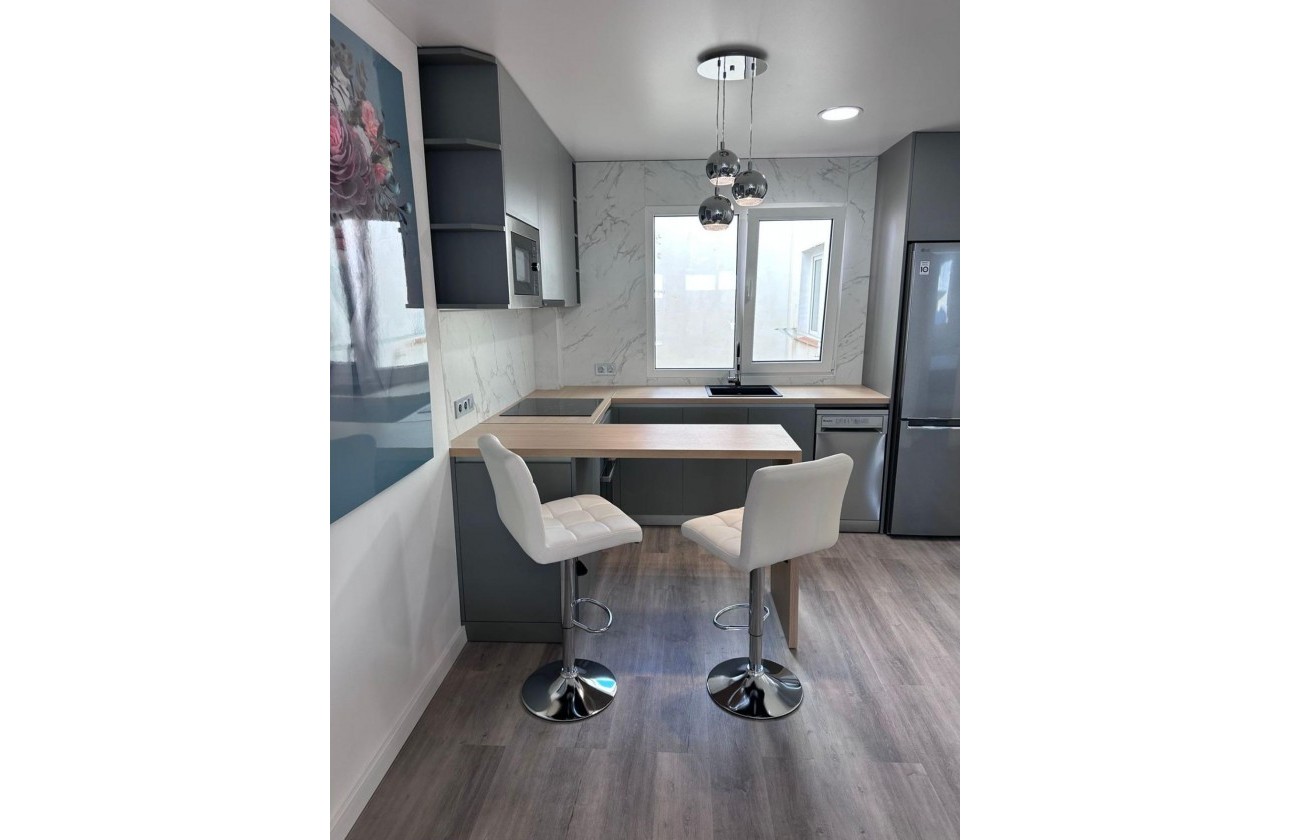 Resale - Apartment / flat - Torrevieja - Estacion de autobuses