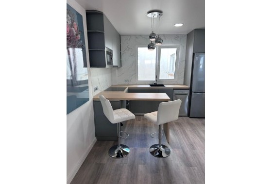 Resale - Apartment / flat - Torrevieja - Estacion de autobuses