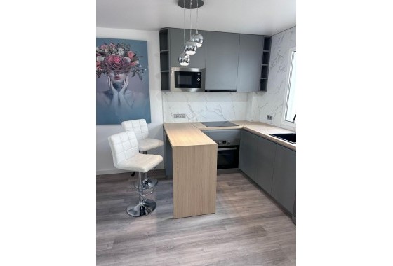 Resale - Apartment / flat - Torrevieja - Estacion de autobuses