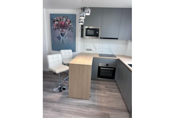 Resale - Apartment / flat - Torrevieja - Estacion de autobuses