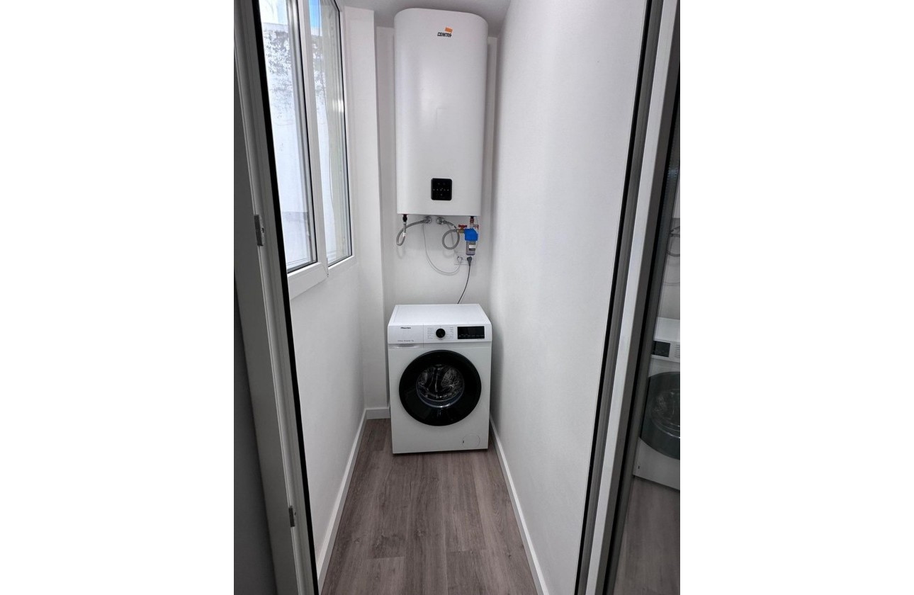 Resale - Apartment / flat - Torrevieja - Estacion de autobuses