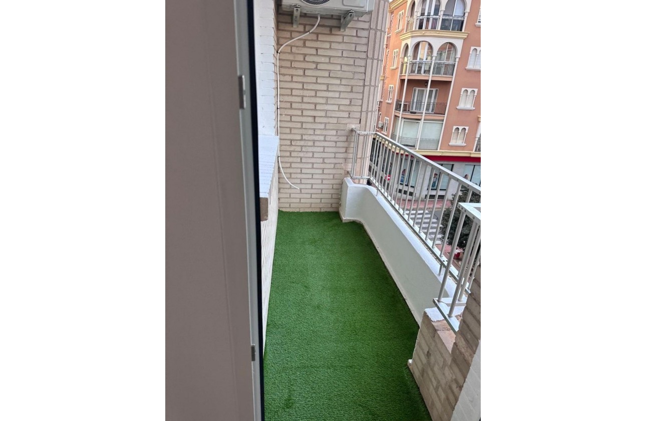 Resale - Apartment / flat - Torrevieja - Estacion de autobuses